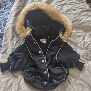 Hundkläder - Snygg jacka, passar mindre hund exempelvis pomeranian 