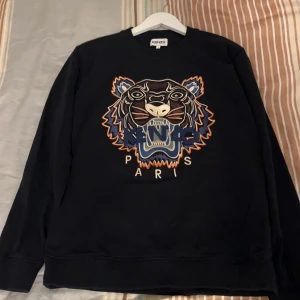 Kenzo tröja  - Helt ny kenzo tröja storlek L  Nypris 2200kr Säljes för 900kr