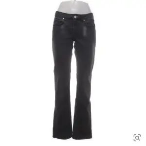 Super fina svarta/gråa Acne jeans. Storlek 29/34. Sitter bra i längd på mig (172) 