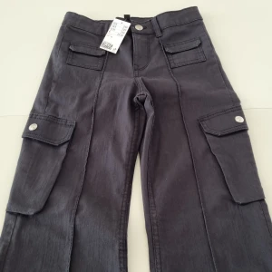 Cargobyxa - Dom är aldrig använda.  Köptes förra året. Stretch med bra passform.  Dom är för små för mig nu.