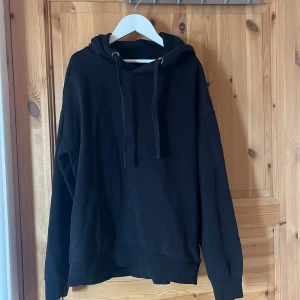 svart hoodie strl S - Svart hoodie strl S
