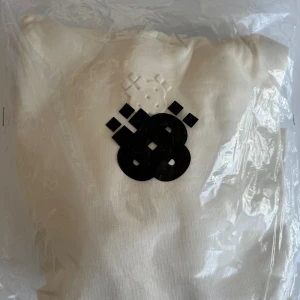 Thö Dübois Hoodie - Nypris 900kr Slutsåld hoodie Helt ny aldrig uttagen ur plasten 