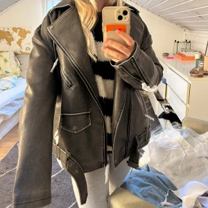 Helt ny skinnjacka  - Helt ny skinnjacka från ego. Strl M (uk 8) 
