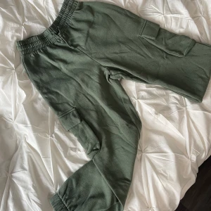 Sweatpants - Från zara, använda en gång & säljer pga för små för mig. 