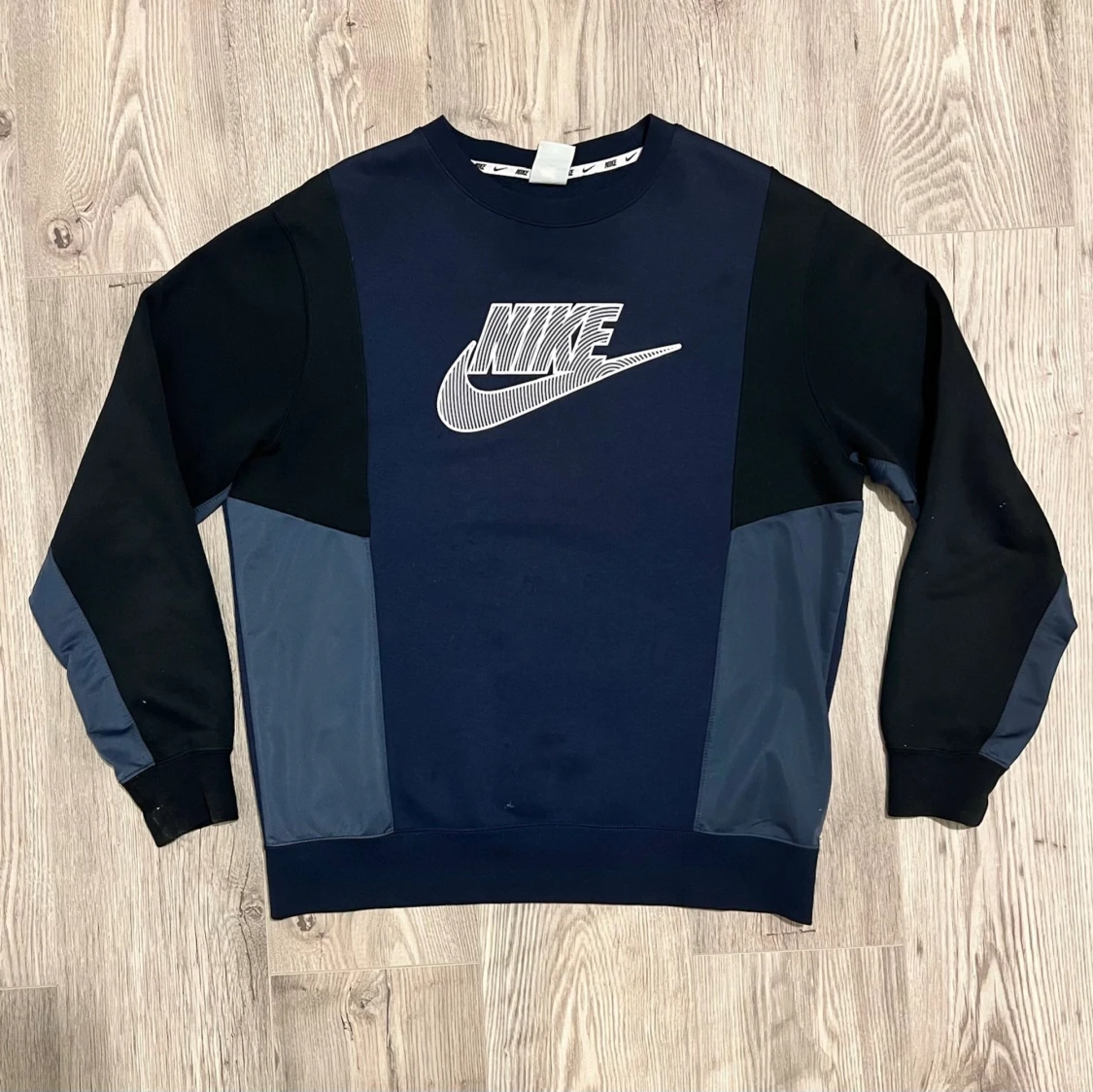 Nike sweatshirt 