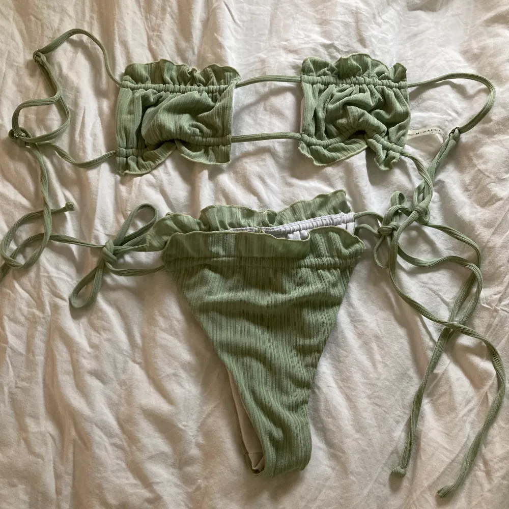 En super snygg mintgröna bikini. Passar bästa för någon min mindre bröst och lite större röv 😉☺️. Övrigt.