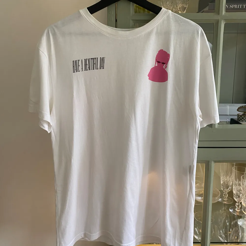 Oversized tröja från Zara med tryck 🩷Inga defekter. Ordinarie pris 199kr. T-shirts.