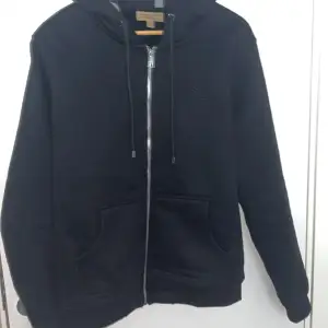 Burberry tröja, helt ny Färg:svart Storlek:S,M
