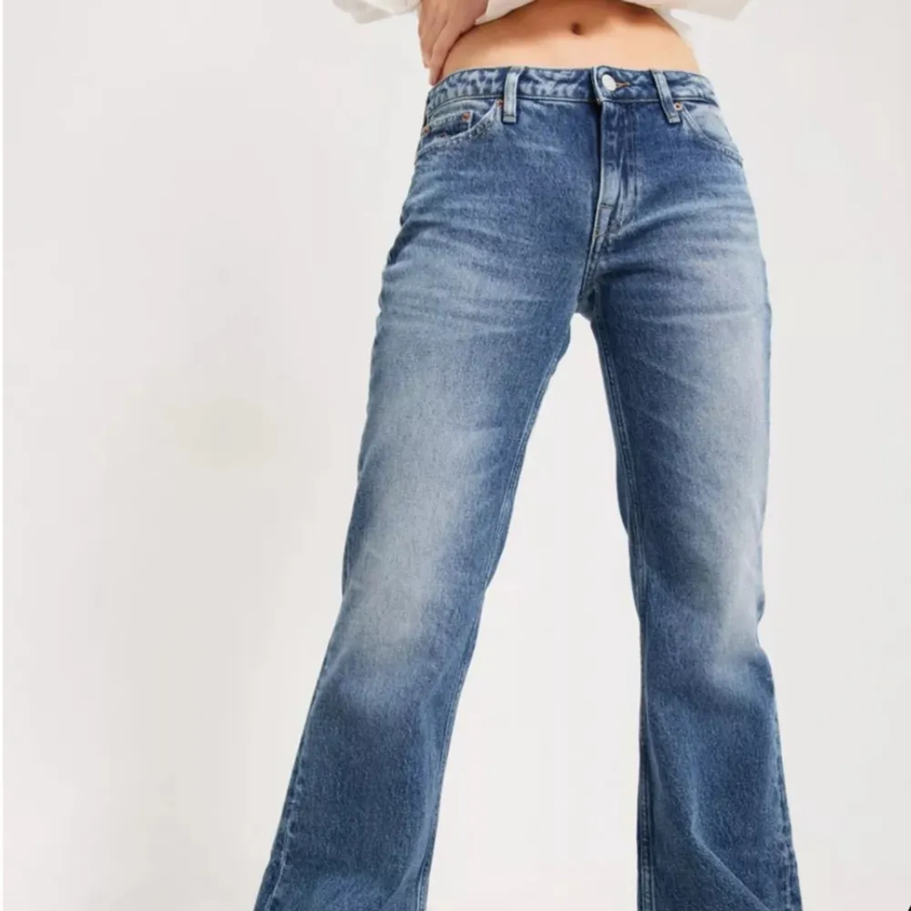 jeans från tommy jeans! det är modellen och färgen på bilderna men hör av er för fler bilder/ frågor! nypris 1200 <3. Jeans & Byxor.