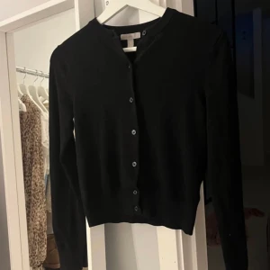 Svart kofta - Jättesöt kofta från h&m❤️ nypris 200 och i nyskick ❤️