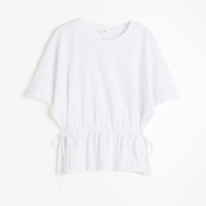 Tröja med knytning - Eftertraktad och slutsåld. Jättesöt! Med prislapp