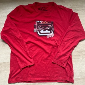 Billabong Longsleeve - Riktigt fet Långärmad tröja från Billabong. Storlek M. Inga defekter, DMa för frågor och följ fler liknande plagg. 