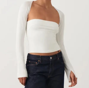 Soft touch topp - Säljer denna vita topp använd 1 gång🤍