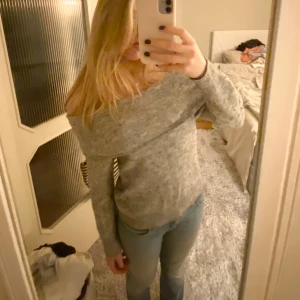 Stickad off-shoulder tröja - Jätteskön stickad tröja från HM!💋