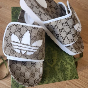 Gucci tofflor storlek 43 - Gucci tofflor storlek 43 oanvända 