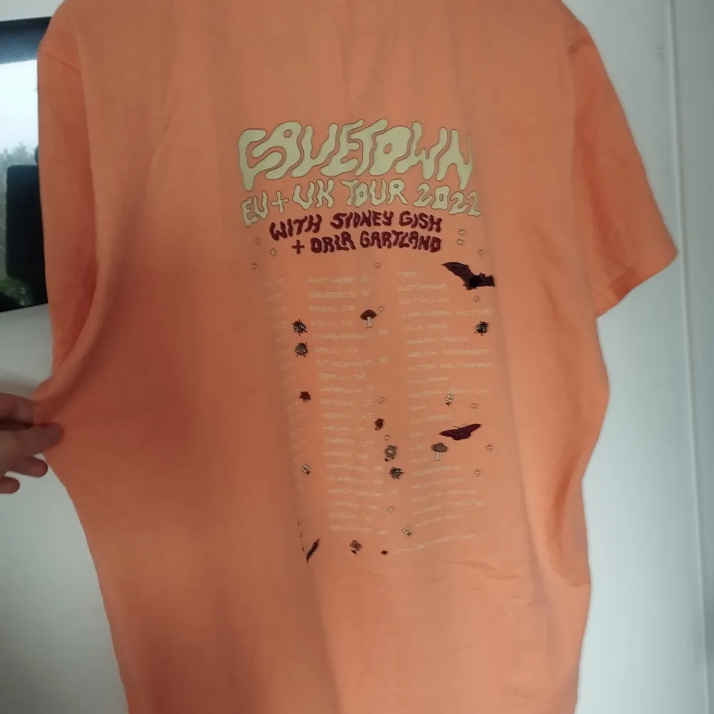 Cavetown tshirt från hans tour 2022🥰. T-shirts.