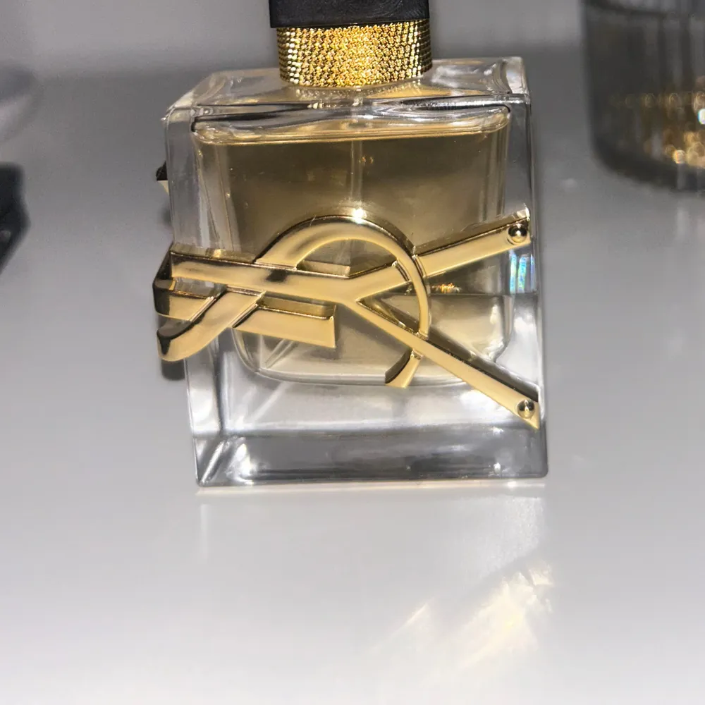Intressekoll på denna parfym från ysl libre, EDP. Nypris: 1000kr på kicks.. Övrigt.