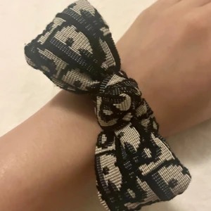 Dior scrunchie - Super fint dior scrunchie 