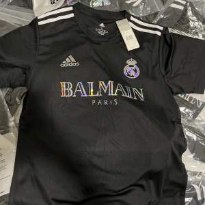 Real Madrid X balmain koncept tröja! Helt nya samt oöppnade Storlek S,M och L