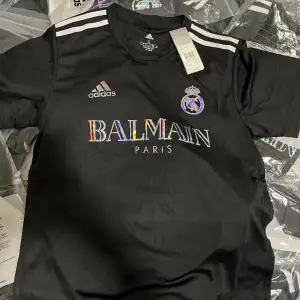 Real Madrid X balmain koncept tröja! Helt nya samt oöppnade Storlek S,M och L