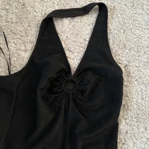 Glitter topp  - Helt ny glittrig topp svart stl s.  70kr plus frakt 