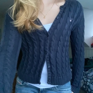 Gant kofta - Mörkblå kofta från gant, passar nog någon som har xs-xxs 💞bra skick och pris kan diskuteras vid snabbt köp! 