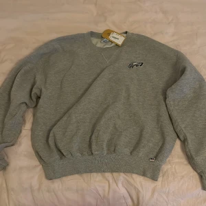 Beyond Retro Hoodie - Säljer en hoodie från beyond Retro. Oanvänd, prislapp sitter kvar.  Köpt för: 379kr 