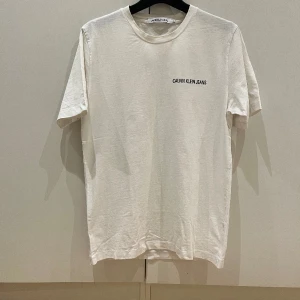 Calvin Klein T shirt  - Använd men i gott skick
