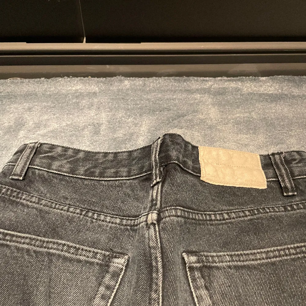 Baggy gråa zara jeans, herr.  Storlek: EU40 Tryck på ”Köp Nu” för att köpa. . Jeans & Byxor.