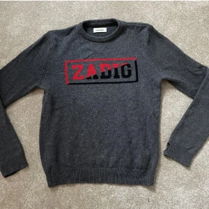 Zadig & Voltaire tröja  - Zadig & Voltaire stickad tröja. Aldrig använd. 95% ull och 5% Cashmere. 