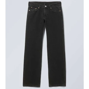 Lågmidjade weekday jeans  - Säljer mina jeans då dom tyvärr inte kommer till användning för mig,skit snygga knappt använda orginal pris 590kr