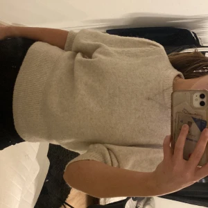 Beige stickad tröja - Beige stickad tröja med trekvarts ärma🙌🏼 