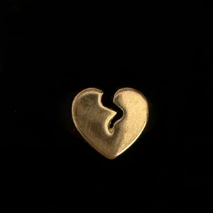 Hjärtring i guld  - Brustet hjärta ring guldfärgat🩷