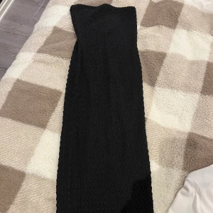 Tubklänning från Zara 💙 - Fin tubklänning som formas efter kroppen, väldigt stretchig och bekväm 💕 Använd 1 gång, säljer för 250kr ⭐️