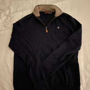 Morris Halfzip mörkblå - Är storlek S men är lite liten i storleken Skriv vid frågor och intresse.