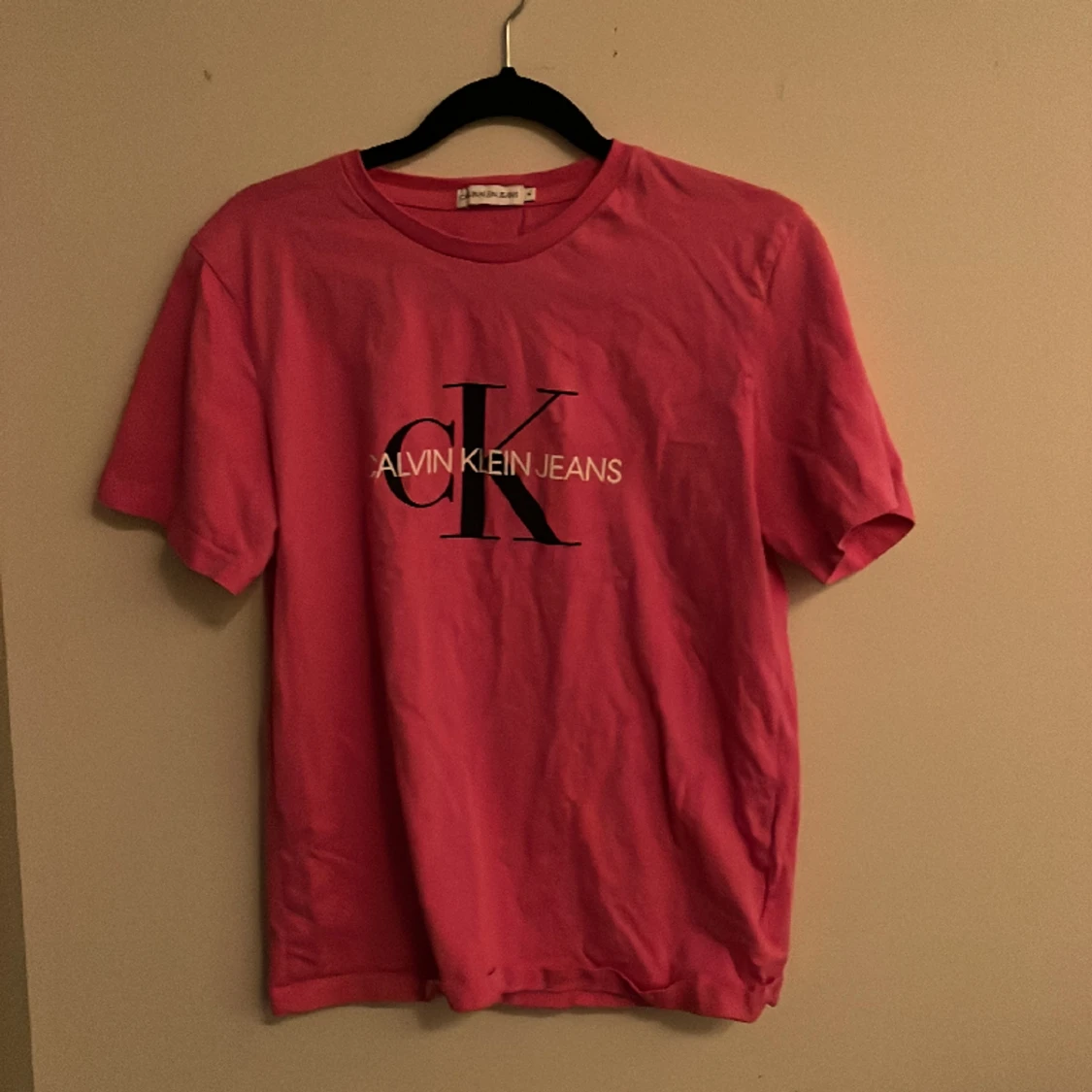 Rosa Calvin Klein t-shirt i storlek 14/XS