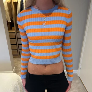 Topp - Säljer denna supersnygga topp från Zara i storlek S! Passar även XS & M, perfekt till sommaren