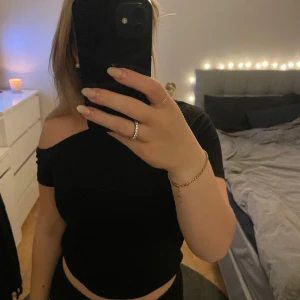 topp - asymmetrisk topp från ginas soft touch collection🫶