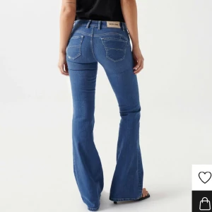 Salsa jeans  - Säljer dessa skit snygga jeans för dom va tyvär för stora för mig, dom är bara använda två gånger och är i jätte fint skick. Skicka om du är intresserad🩷