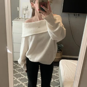 off shoulder vit stickad tröja  - off shoulder vit stickad tröja 