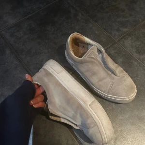 Eytys storlek 40 - Säljer ni mina Eytys pågrrund av att de är för stora för mig. Är i fint skick och i hälen är de lagat hos en skomakare😁 Köparen står för frakt 