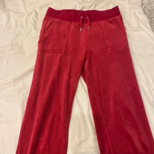 Juicy sett - Säljer mitt juicy sett i färgen röd då det inte kommer till Användning  Köparen står för frakt!!