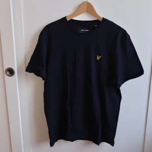 Lyle & Scott T-shirt  - Storlek:L i bra skick 