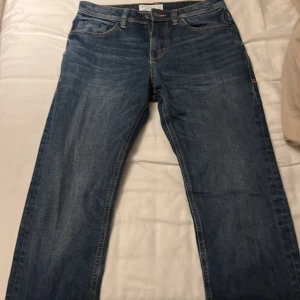 Jeans - Tom tailor jeans i top skick! Inte riktigt min stil. Fick i julklapp så knappt andvända!