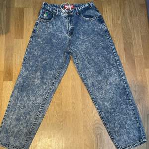 Ett par Butter good jeans i storlek w30 i modellen santosuosso ny pris 1200