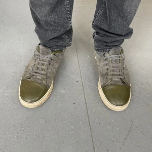 Lanvins - Ett par lanvins som använts en del men som har mycket kvar att ge! Cond 6/10. Nypris ligger på 4000. Hör av er vid frågor och funderingar!