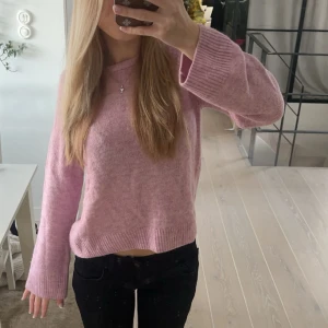Rosa stickad tröja - En rosa stickad tröja från Hm. Aldrig använd.