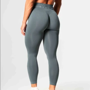 Relode tights - Jätte fint skick!!! I modellen ”prime scrunch tights”!! Jätte skönt och strechit material som formar sig efter kroppen. I strl S men passar även större pga av strechigheten 🥰🙂