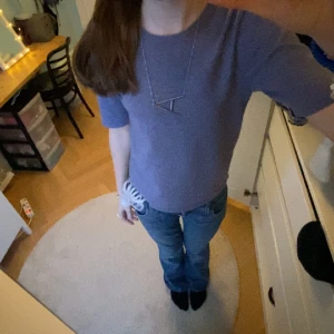 Trekvartsärmad Kashmir tröja - Feet kortärmad Kashmir tröja i storlek XS, köpt 2hand för 600 och säljer för 200💗 inga defekter