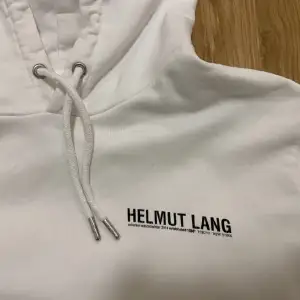 Tja, säljer nu min Helmut Lang hoodie som e i prima skick nästan aldrig använd  Om ni har några frågor är de bara att skicka ett meddelande 